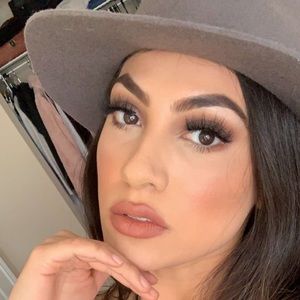 Meet your Posher, Desiree